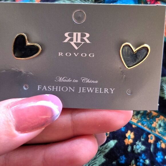 💲6️⃣ Bundled ✔️Black Stud Heart Earrings  Gold Alloy  | Jewelry Gifts for Her - Picture 1 of 9